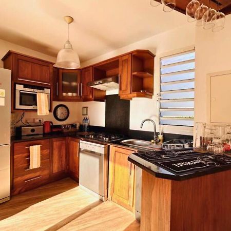 Scenic Riverfront 2 Bedroom Villa In Port Chambly Baie-du-Tombeau Экстерьер фото