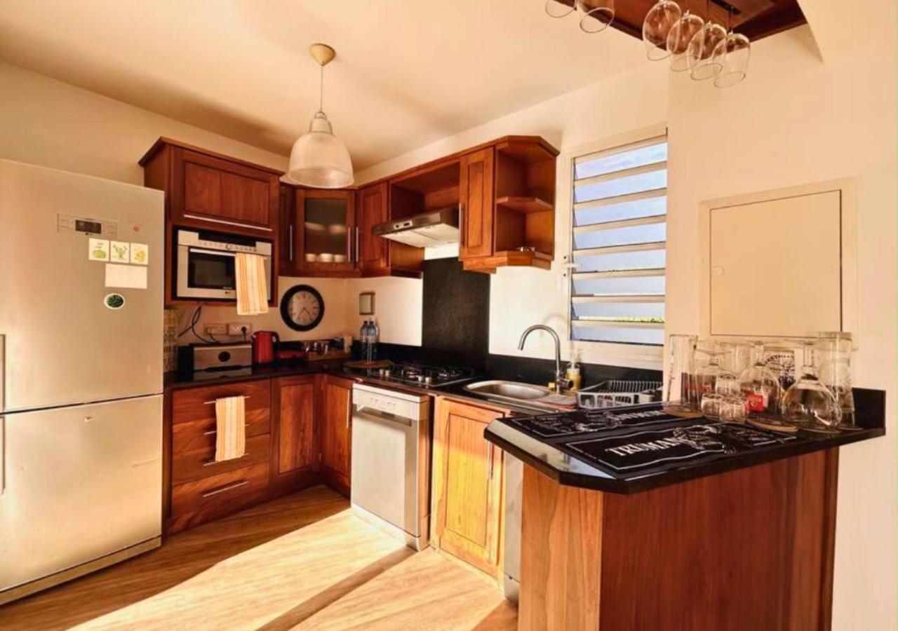 Scenic Riverfront 2 Bedroom Villa In Port Chambly Baie-du-Tombeau Экстерьер фото