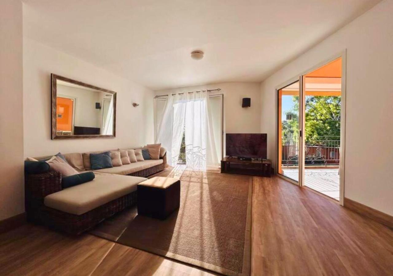 Scenic Riverfront 2 Bedroom Villa In Port Chambly Baie-du-Tombeau Экстерьер фото