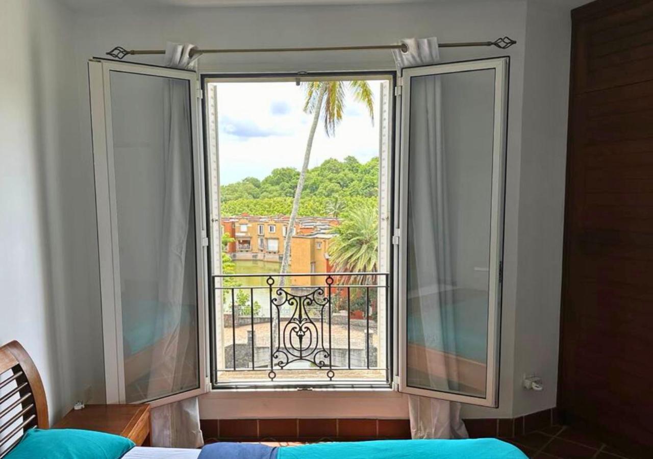 Scenic Riverfront 2 Bedroom Villa In Port Chambly Baie-du-Tombeau Экстерьер фото
