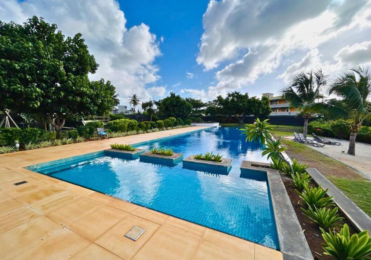 Scenic Riverfront 2 Bedroom Villa In Port Chambly Baie-du-Tombeau Экстерьер фото